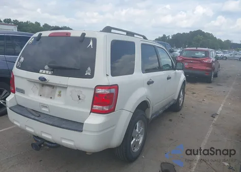 2010 Ford Escape Xlt z USA, uszkodzony, nr VIN 1FMCU0D7XAKD34093